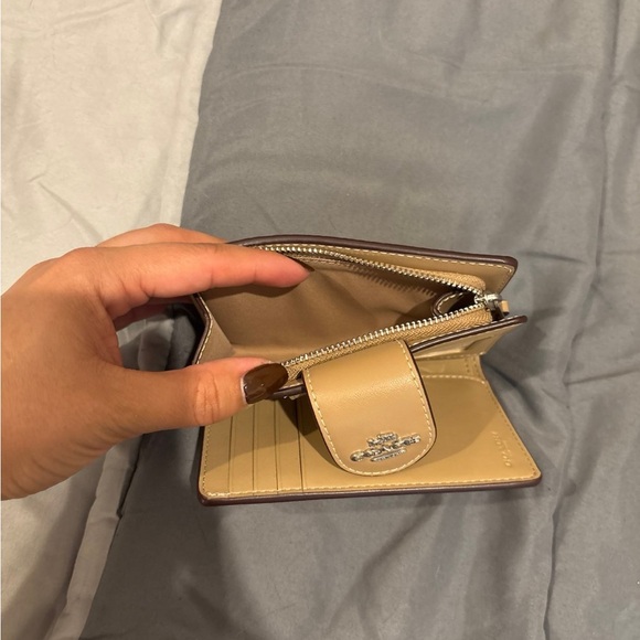 Coach Beige and Brown Shoulder Bag + matching wallet - Picture 4 of 8